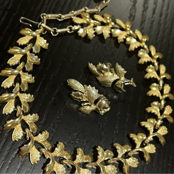 Vintage CORO Y2K Leaf Link Necklace & Earrings Set - Picture 1 of 11